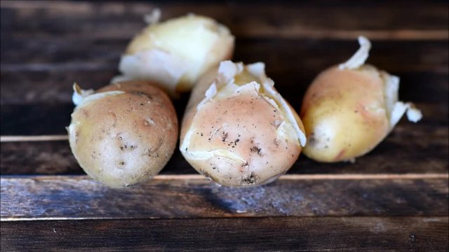 in the skin of boiled potatoes

