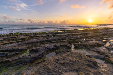 Obraz premium sunrise on coast of sea