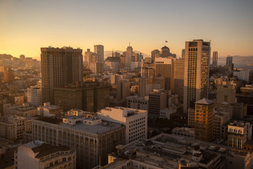 Fototapeta na wymiar Beautiful view of business center in downtown San Francisco at sunset.