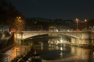 Fototapeta na wymiar Garibaldi Bridge on the Tiber river, Rome