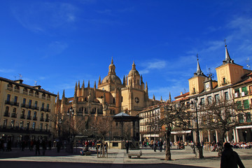 Fototapeta na wymiar Cathedral and main square in the village of Spain