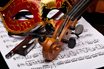 Naklejka premium Violin, theater mask and notes.