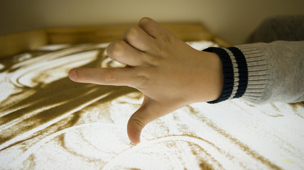 Obraz premium a child in art therapy class