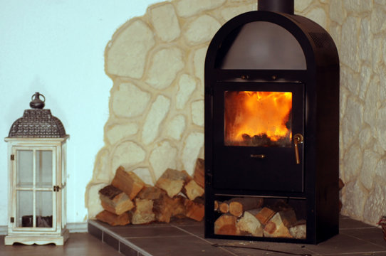 Kamin Ofen Holzofen f&uuml;r kalte Wintertage