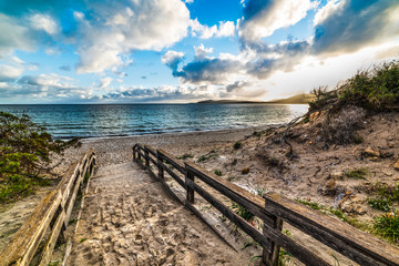 Obraz premium Boardwalk to the beach at sunset