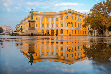 Fototapeta premium Monument to Duke and the morning Primorsky Boulevard