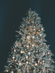 Christmas tree decorated in warm, cozy shades