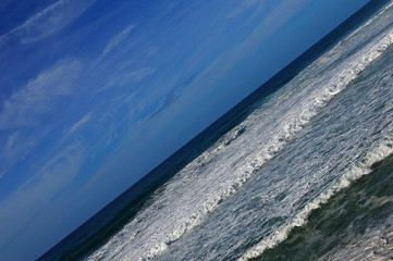 The horizon is deliberately specially diagonal !!! Ocean waves d