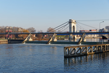 écluse du port à l'anglais en banlieue parisienne