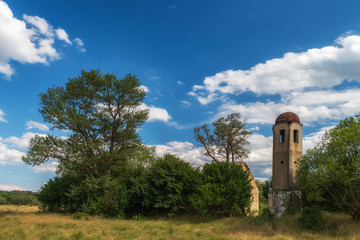 Fototapeta na wymiar abandoned church in Bulgaria