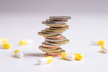 Coins are placed among themselves in different positions next to the pills