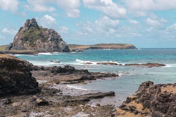Obraz premium Panoramic view of Sharks Cove (Enseada dos TubarÃµes) and Secondary Islands view - Fernando de Noronha, Pernambuco, Brazil