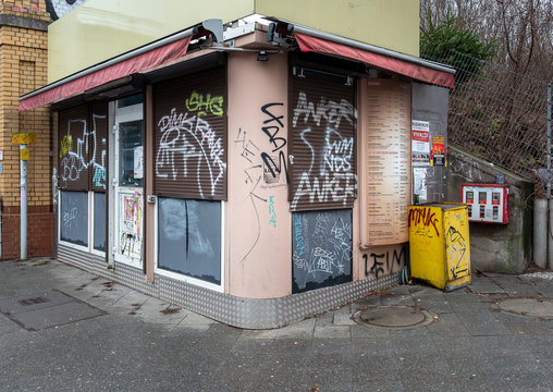 schmutziger und dreckiger Kiosk in Berlin
