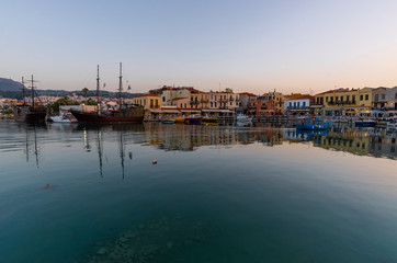 Obraz premium Greece, Crete Rethymno, panoramic view old venetian harbor at the sunset. 