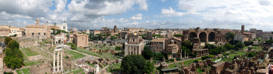 Fototapeta na wymiar Foro Romano, en la ciudad de Roma.