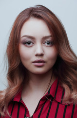 Naklejka premium Blonde with curly hairstyle and red lips