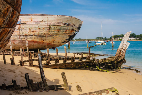  Shipwreck cemetery at the river Etel in Brittany. Magouer - Le Cimetiere de bateaux.  France