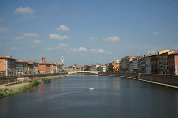 Naklejka premium Rzeka Arno z mostem środkowym