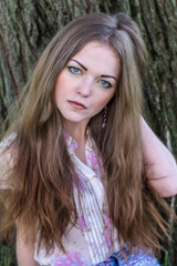 Naklejka premium Girl in the Park near the tree