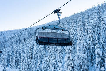 Wyciąg narciarski - kanapa - kolej linowa
