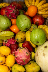 Frutas exóticas variadas.