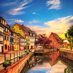 Colmar, Petit Venice, water canal and traditional houses. Alsace, France. - obrazy, fototapety, plakaty