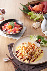 Delicious Japanese food, moxibustion grilled cheese sashimi set meal