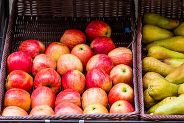 Pommes mures en vente chez un marchand