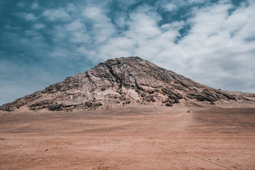 Fototapeta na wymiar Cerro Blanco in Trujillo Peru