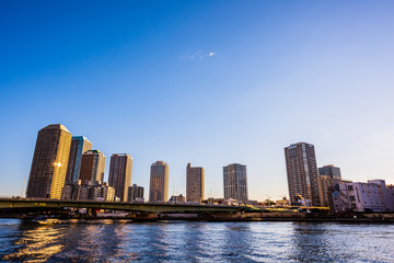 Fototapeta premium 早朝の高層マンション群 The sky at daybreak in Tokyo, Japan
