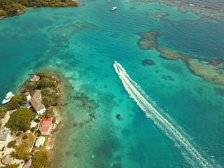 コロンビアのロサリオ島の海の空撮