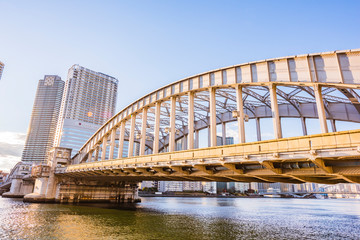 Fototapeta premium 早朝の勝鬨橋 The sky at daybreak in Kachidoki, Tokyo, Japan