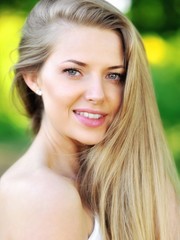Naklejka premium Beautiful woman face - close up