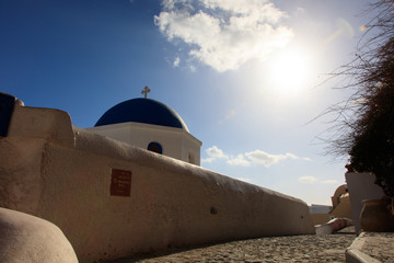 Naklejka premium サントリーニ島-教会と裏通り-