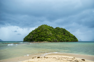 Fototapeta na wymiar El Nido bay and small island, Palawan, Philippines