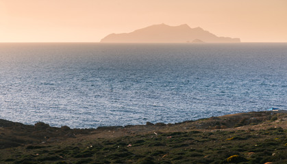 Obraz premium blue ocean with small island in the fog.