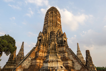 wat chaiwatthanaram prang