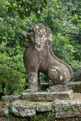 Fototapeta na wymiar Stone lion guards entrance to East Mebon
