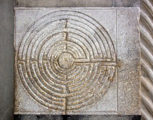 Le labyrinthe digital de la cathédrales de Lucques (Toscane Italie)