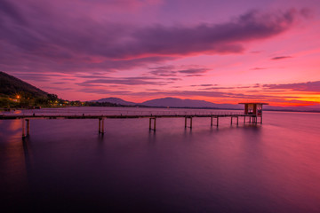 Fototapeta premium Background view Close-up of panoramic views (sea, bridge, twilight sky) is a natural beauty, the wallpaper of the morning sun. 