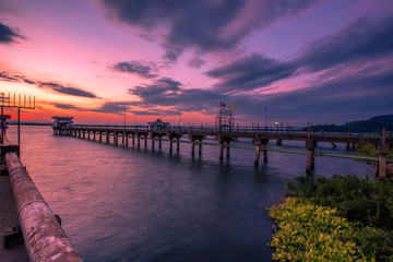Fototapeta premium Background view Close-up of panoramic views (sea, bridge, twilight sky) is a natural beauty, the wallpaper of the morning sun. 
