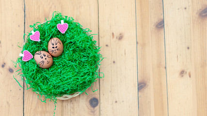 Osternest auf Holz, Ostern