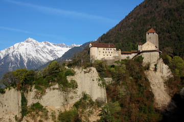Fototapeta na wymiar Schloß Tirol mit Ortler, Dorf Tirol, Meran, Südtirol, Italien, Europa