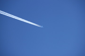 aircraft contrail