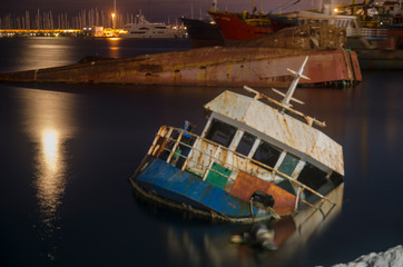 Obraz na płótnie Canvas Sunken Ship in The Sea