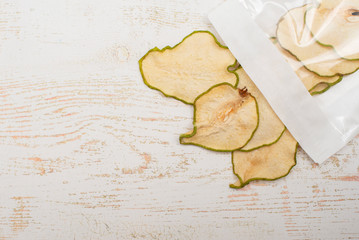 dried (dehydrated) pears slices