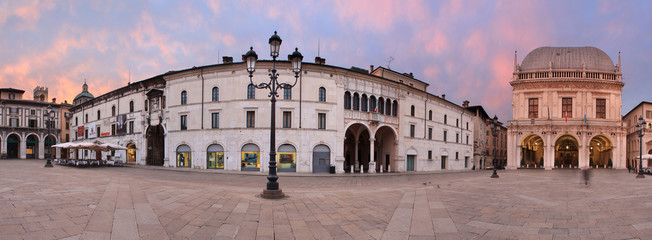 Brescia, piazza Loggia a 180 gradi