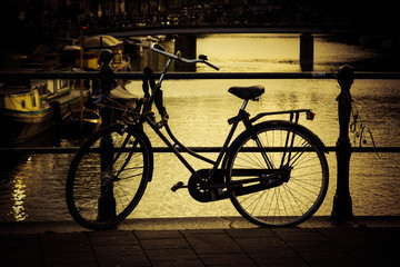 Naklejka na ściany i meble Fahrrad in Amsterdam