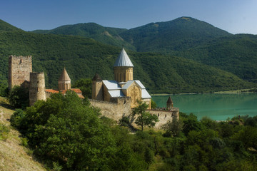 Fototapeta na wymiar Monastery of ananuri church, towers and lake, georgia.