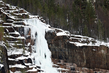 Fototapeta na wymiar Frozen waterfall.Beautiful Siberian nature. Winter forest.
